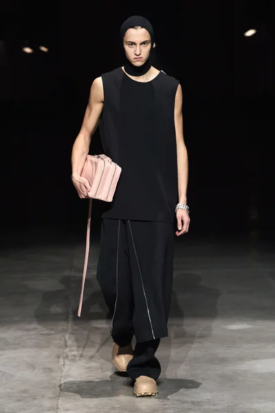 Look 14